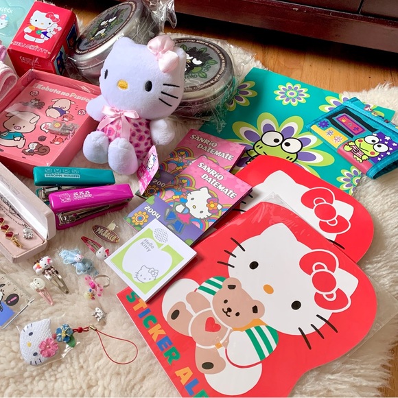 MOVING SALE❗️2004 Sanrio Datemate calendar/planner - Picture 9 of 9